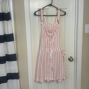 Plus size patterned short overalls. Size 26/28, new with tags!